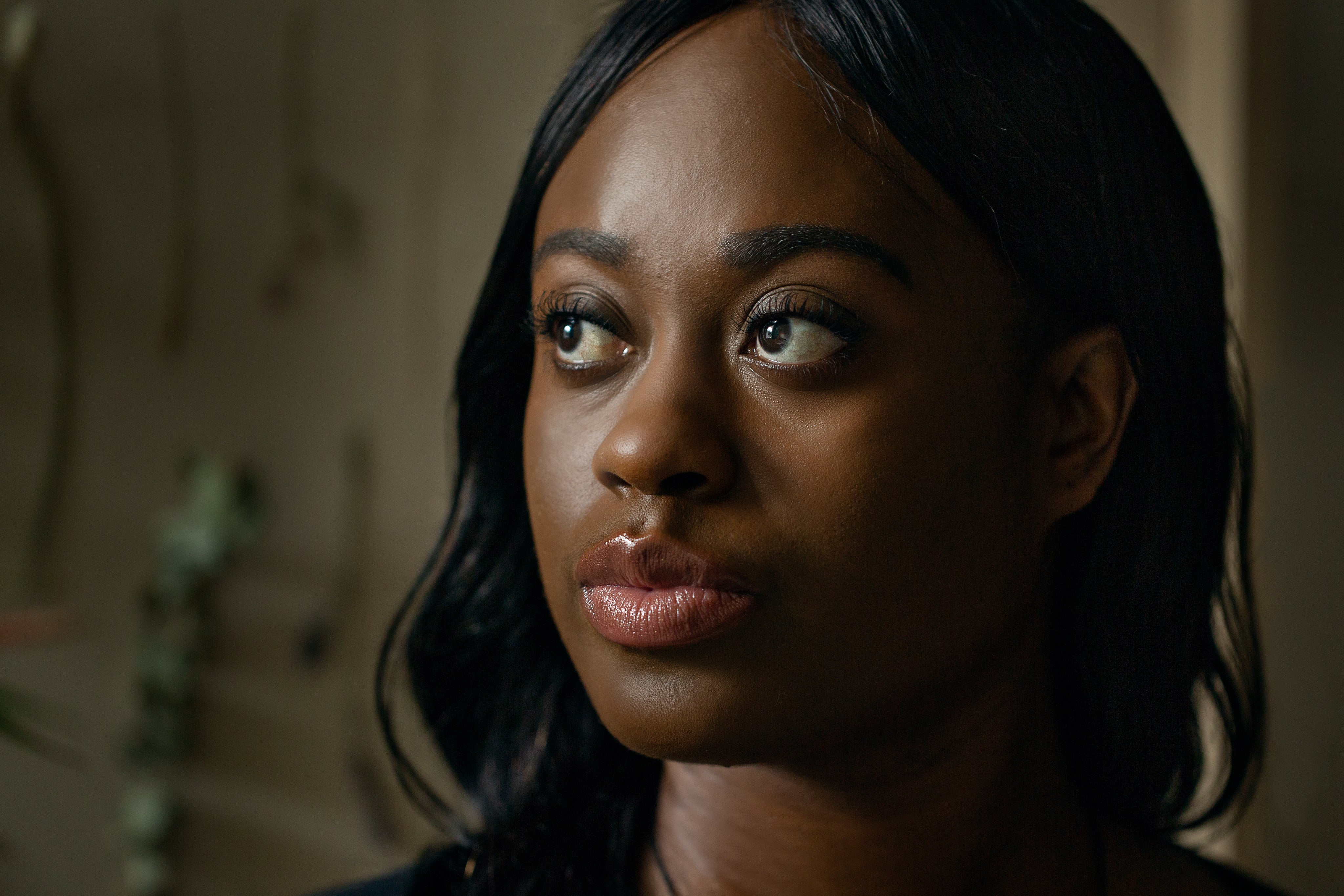files/close-up-of-woman-looking-away-from-frame.jpg